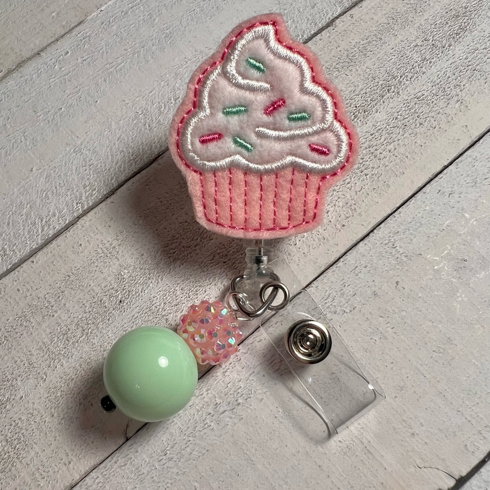 Cupcake badge reel